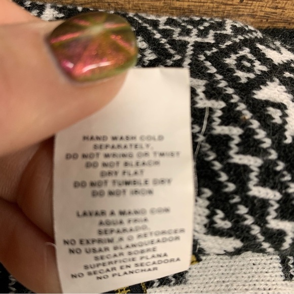 Jeans by Buffalo open front Black and White Patterned Women's Sweater size small - Picture 4 of 8